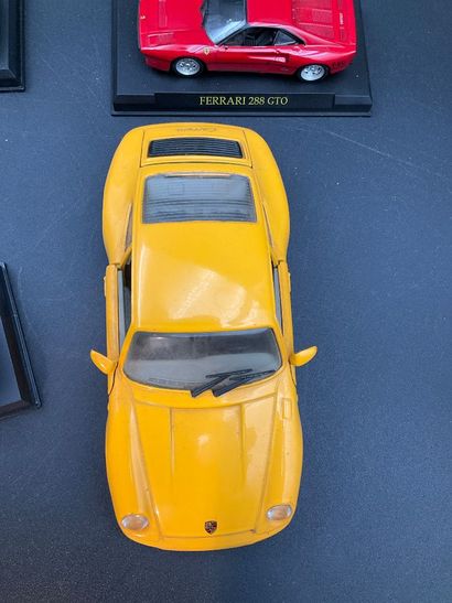 8 véhicules miniatures « voitures de sport»....