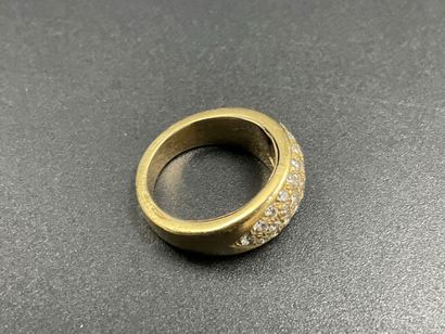 Bague jonc en or jaune 750 millièmes, pavage...