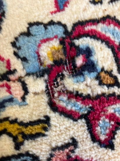 An Oriental rug, size approx. 4.30 m x 3...