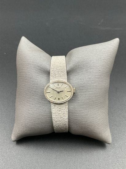 Montre Dame en or blanc par Bouvier vers...
