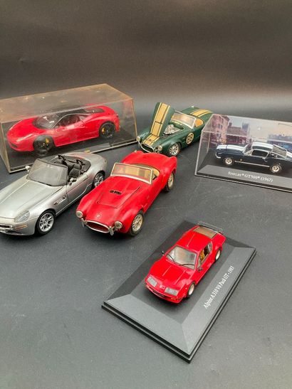 6 voitures de sport miniatures (Porsche,...