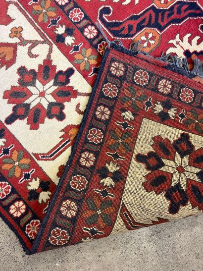 A handmade Oriental rug, size approx. 4.20...