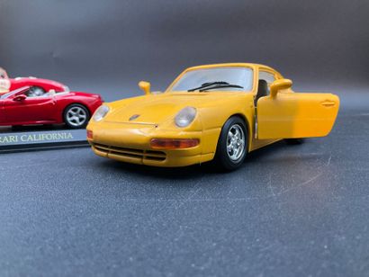 8 véhicules miniatures « voitures de sport»....