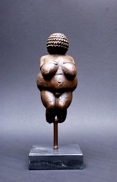 WILLENDORF'S VENUS - Modern bronze revival...