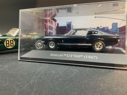 6 voitures de sport miniatures (Porsche,...