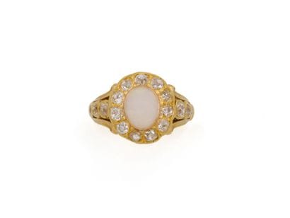 Bague en or 750 millièmes, ornée d'un cabochon...