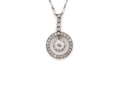 Délicat collier en platine 850 millièmes,...