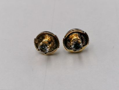 Paire de clous d'oreilles en or 750 millièmes...
