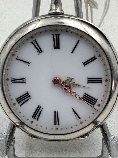 montre à gousset en argent, poinçon crabe.
Fonctionnelle...