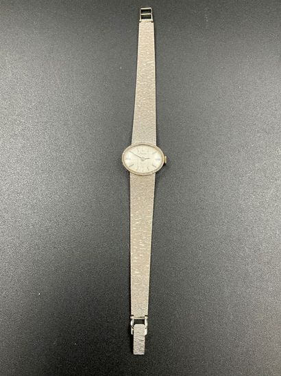 Montre Dame en or blanc par Bouvier vers...