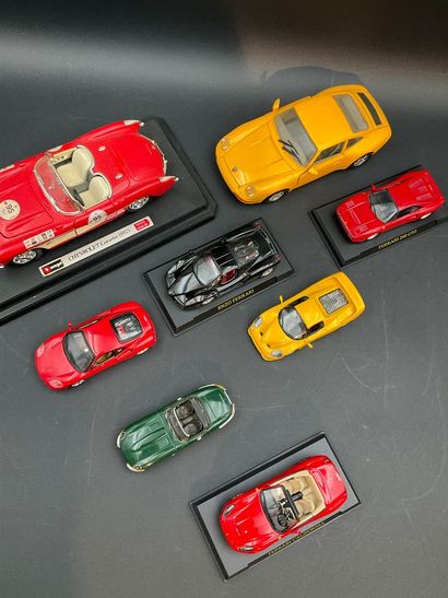 8 véhicules miniatures « voitures de sport»....