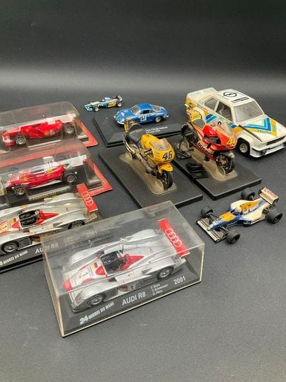 Voitures et motos miniatures «grand prix»....