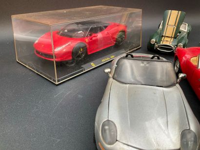 6 voitures de sport miniatures (Porsche,...