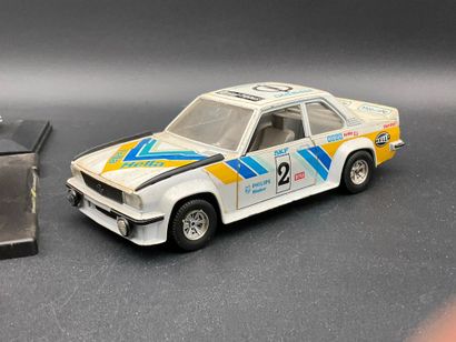 Voitures et motos miniatures «grand prix»....
