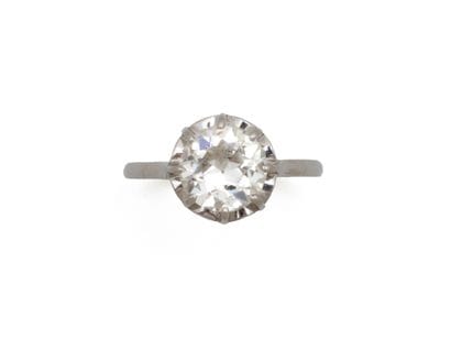 Bague solitaire en platine 850 millièmes,...