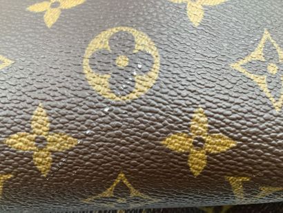 Louis Vuitton, très beau sac de voyage modèle...