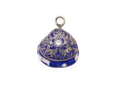 Pendentif en argent 800 millièmes, stylisant...