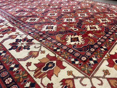 A handmade Oriental rug, size approx. 4.20...