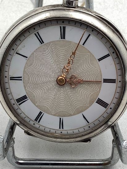 montre à gousset en argent, poinçon crabe.
Fonctionnelle...