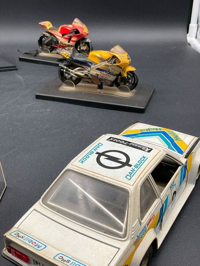 Voitures et motos miniatures «grand prix»....