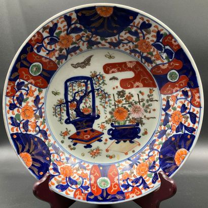Paire de plats en porcelaine Imari, diamètre...