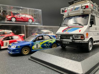 10 Voitures miniatures «rallye ». (9 voitures,...