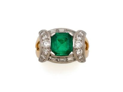 Bague chevalière en or 750 et platine 850...