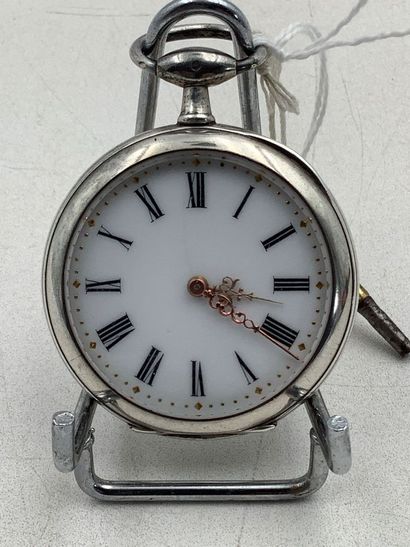 montre à gousset en argent, poinçon crabe.
Fonctionnelle...