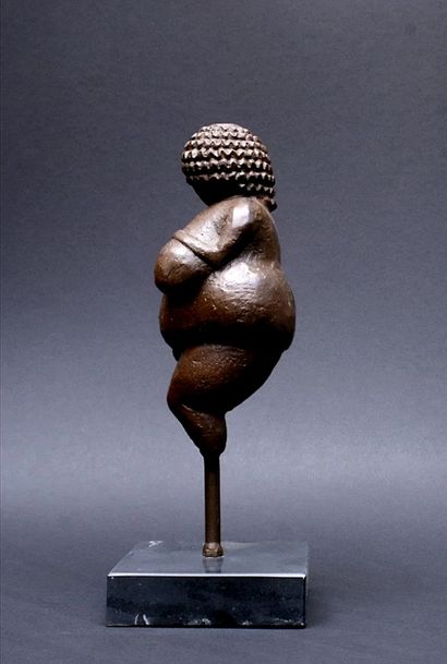WILLENDORF'S VENUS - Modern bronze revival...