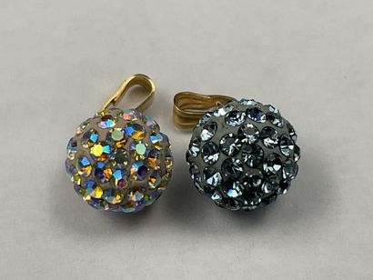 Lot de 2 pendentifs avec attaches en or 18k,...