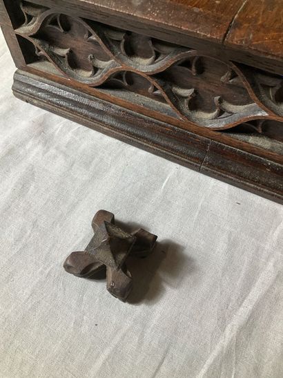 A neo-Gothic style oak psyche. One drawer....