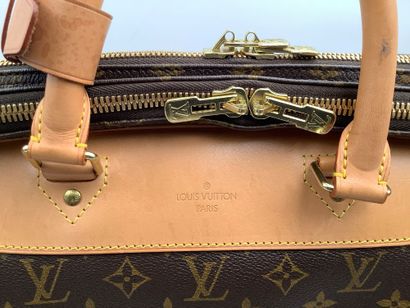 Louis Vuitton, très beau sac de voyage modèle...