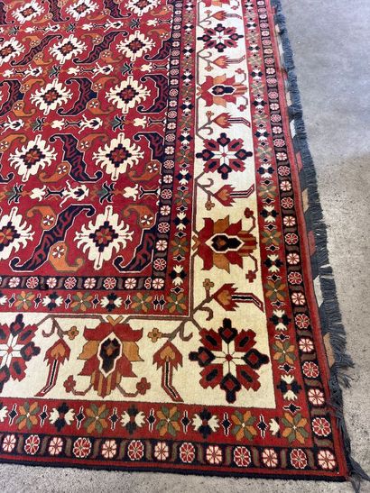 A handmade Oriental rug, size approx. 4.20...