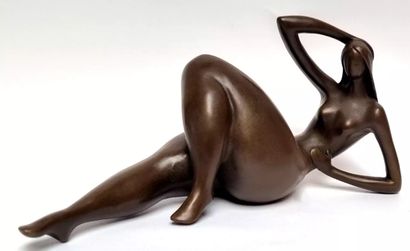 Art Moderne. Bronze sculpture of a stylized...