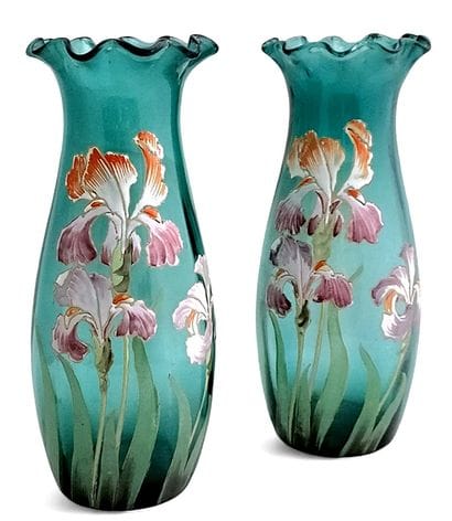 ART NOUVEAU: Paire de vase à décor émaillé...
