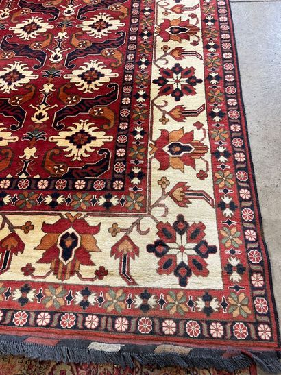 A handmade Oriental rug, size approx. 4.20...