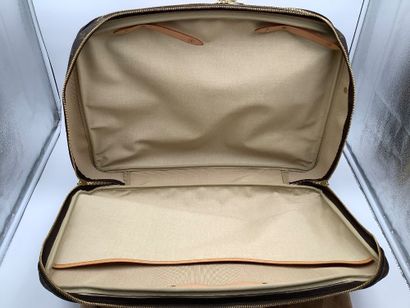 Louis Vuitton, très beau sac de voyage modèle...