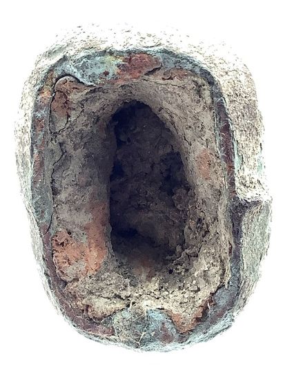 Hache à douille préhistorique en bronze (fin...