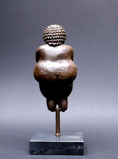 WILLENDORF'S VENUS - Modern bronze revival...