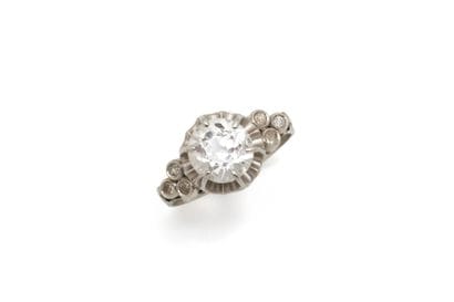 Solitaire ring in 850 thousandth platinum...