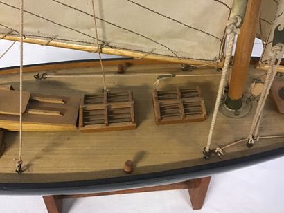 Maquette bois style Pen Duick, 76 cm de longueur...