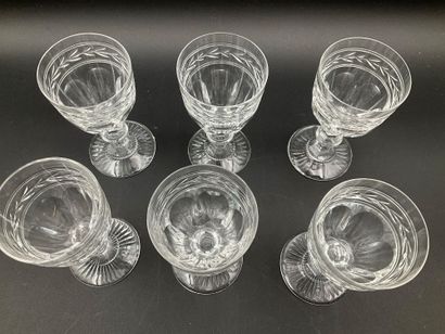 Six verres à vin en cristal de BACCARAT,...