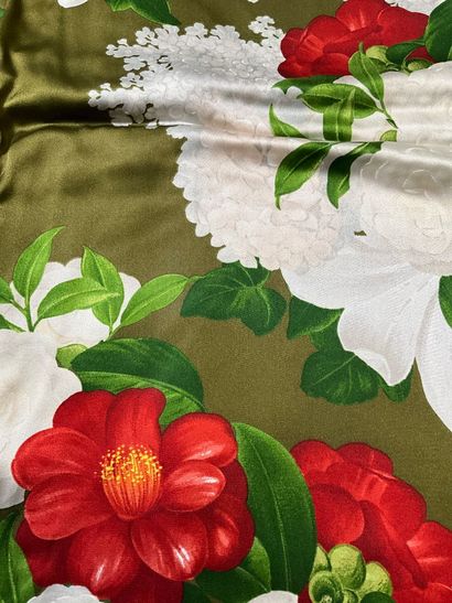 Chanel scarf in green silk decorated with...