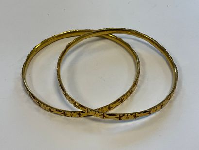 Two 750 thousandths yellow gold bracelets....