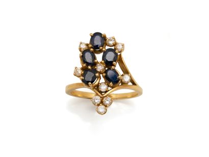 Duchess ring in 750 thousandths gold, set...