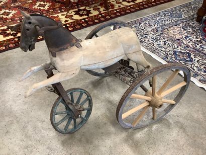 Tricycle en forme de cheval d’époque Napoléon...