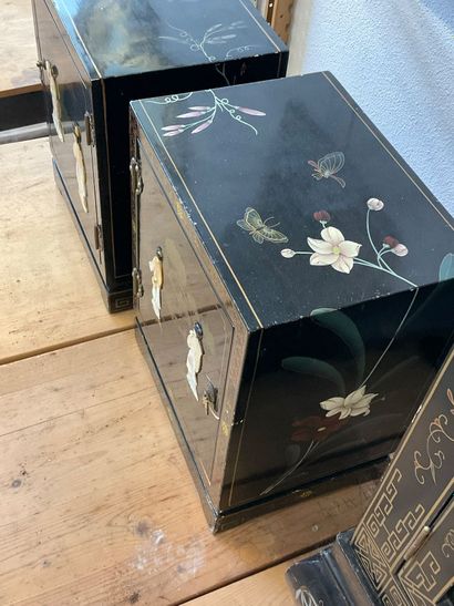 China: a 4-door cabinet in lacquered wood...