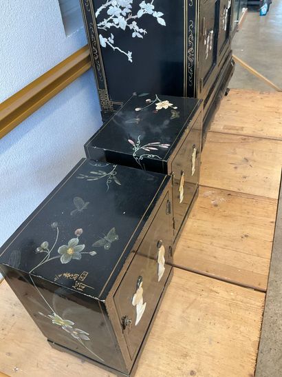 China: a 4-door cabinet in lacquered wood...