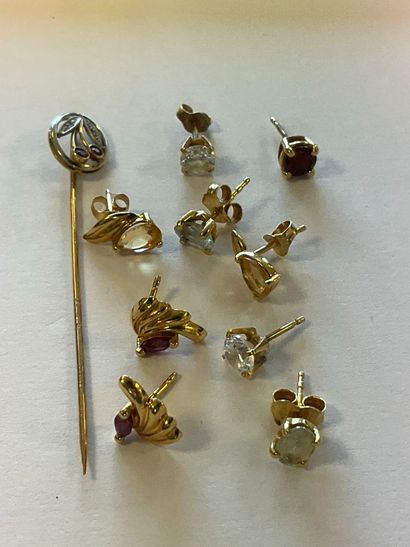 750 thousandths gold set including ear studs...