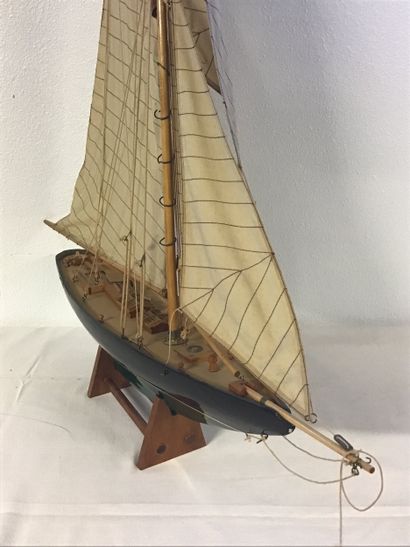 Maquette bois style Pen Duick, 76 cm de longueur...